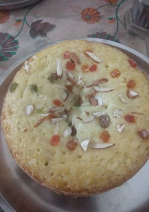 A picture of Vanilla tutti fruitti cake.