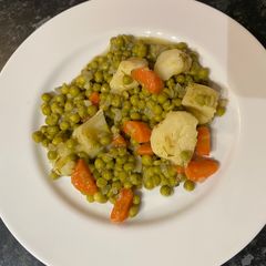 A picture of Peas and potatoes in lemon sauce (Greek lemonatos arakas).