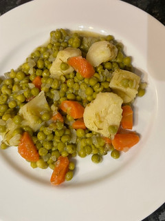 A picture of Peas and potatoes in lemon sauce (Greek lemonatos arakas).