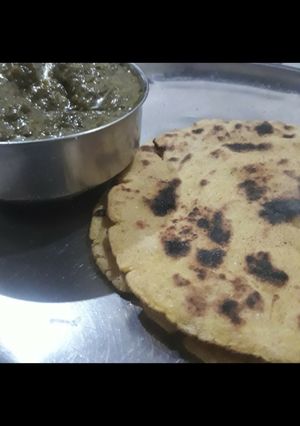 मक्का की रोटी और साग (makka ki roti aur saag recipe in Hindi) रेसिपी मुख्य फोटो