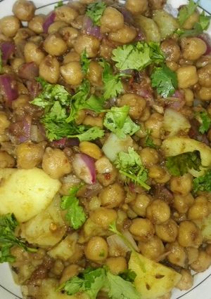 A picture of Masala Chana Chaat.