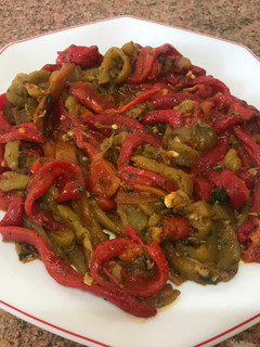 Una foto de Ensalada de pimientos al estilo marroquí