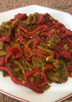 Una foto de Ensalada de pimientos al estilo marroquí