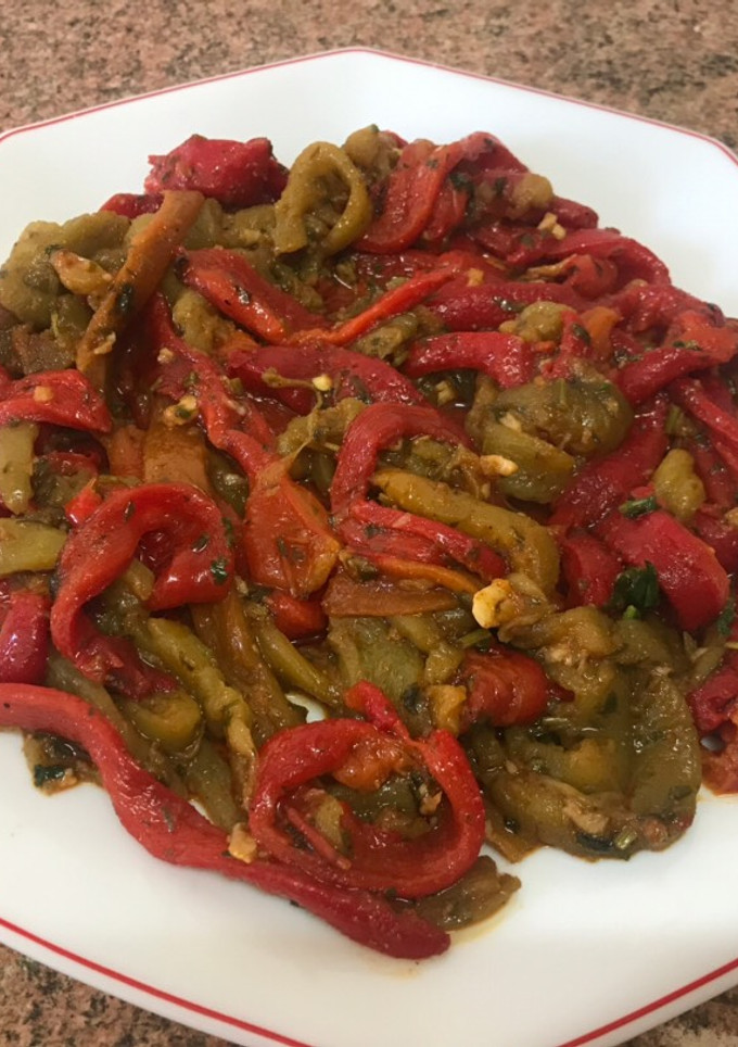 Una foto de Ensalada de pimientos al estilo marroquí
