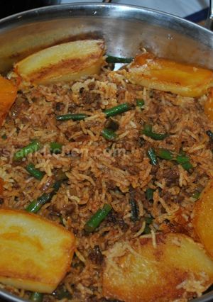 A picture of Persian Loobia Polo (Green Bean Rice With Minced Beef) لوبیا پلو با گوشت چرخ کرده.