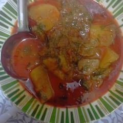 A picture of Palak Aloo gosht.