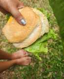 Emparedado con huevo y verduras