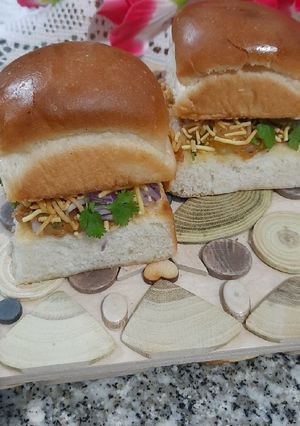 A picture of Dabeli.