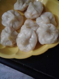 A picture of Momos.