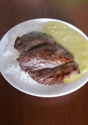 Una foto de Puré de papas con bisteck