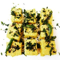 A picture of Khaman dhokla.