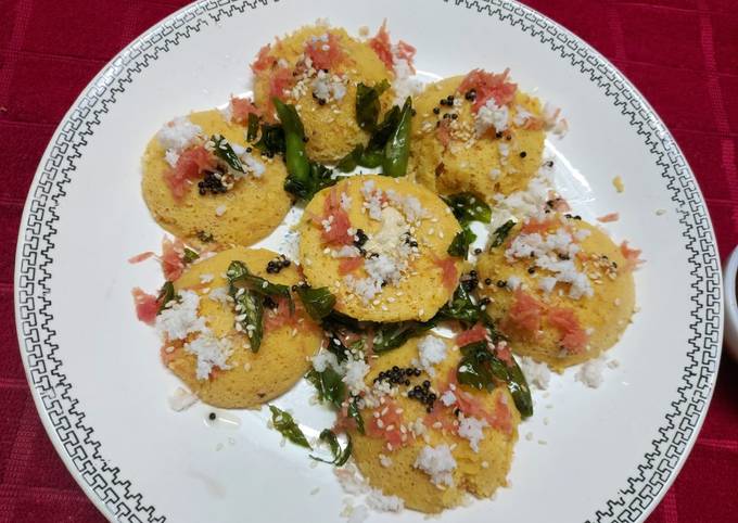 Instant Carrot Idli Dhokla in Microwave