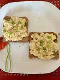 Scrambled eggs με Cottage Cheese και χυμό