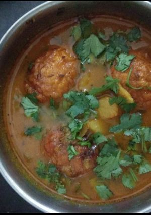 A picture of Egg Curry.