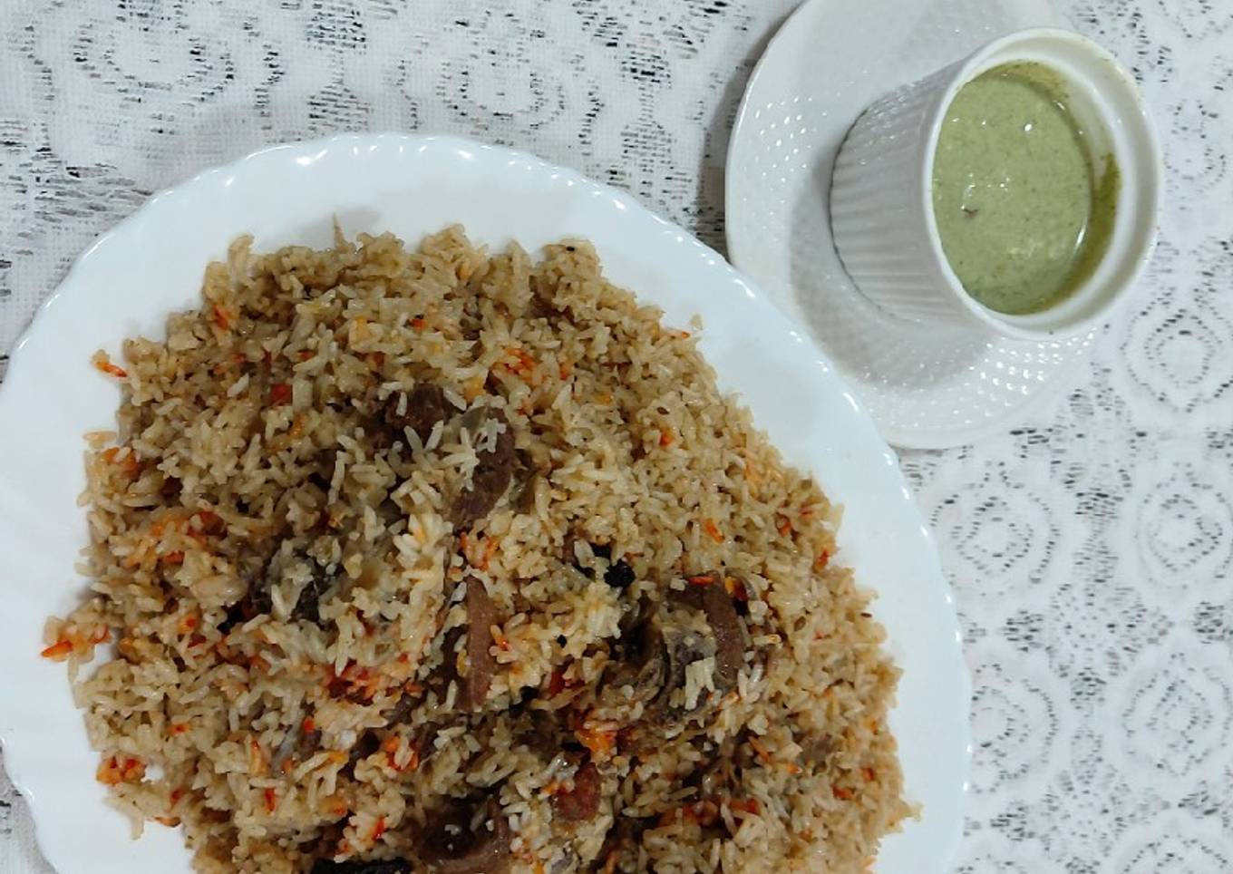 Mutton saunfia polaw with dip