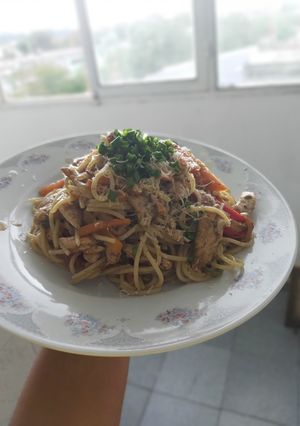 Una foto de Verduras y fideos al wok