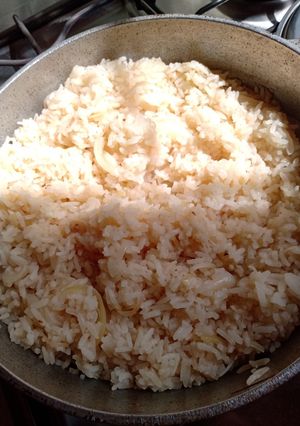 Una foto de Arroz de cebolla caramelizada