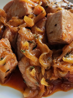 Una foto de Atún encebollado