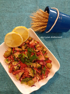 عکسی از دستور سالاد کلم بروکلی🥦 با زیتون