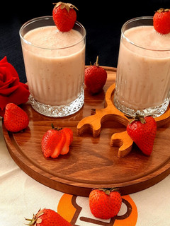 عکسی از دستور اسموتی موز و توت فرنگی