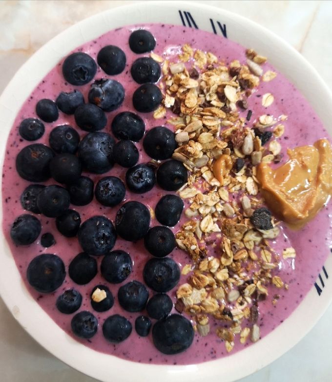 https://img-global.cpcdn.com/recipes/2df939896c79791a/680x781cq80/smoothie-bowl-de-fresas-y-arandanos-foto-principal.jpg