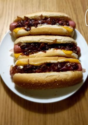 Φωτογραφία της συνταγής Hot dog με καραμελωμένα κρεμμύδια