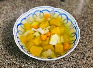 Hình của món Canh Cà Rốt Khoai Tây Bí Đỏ.