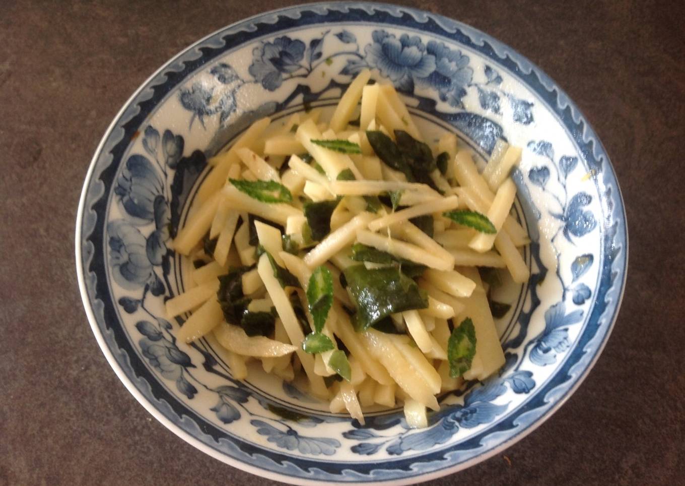 Potato and wakame salad with Japanese twist