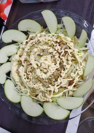 A picture of Waldorf salad.