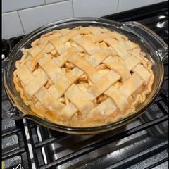 A picture of Erin's Apple Pie.