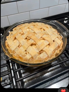 A picture of Erin's Apple Pie.