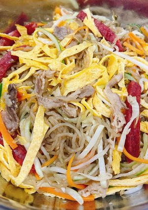 Hình của món Miến trộn Hàn Quốc - Japchae.