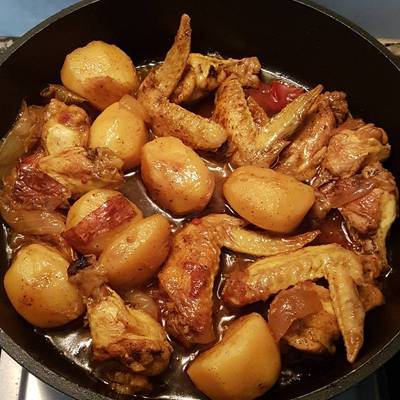 Alitas de pollo con patatas Receta de Hortensia Alvarez Acal- Cookpad