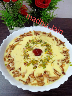 सेवई कस्टर्ड (sevai custard recipe in Hindi) रेसिपी मुख्य फोटो