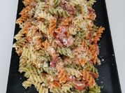 Una foto de salsa carbonara con nata