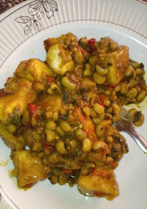 A picture of Porridge yam en beans.
