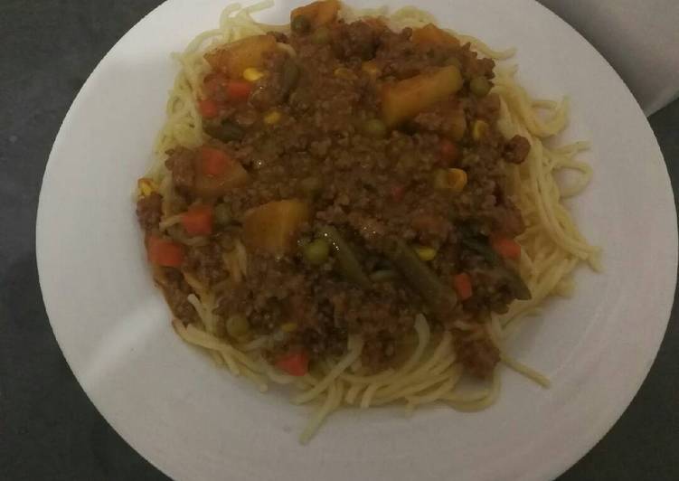 Vegetable mince and spaghetti