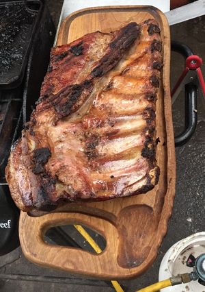 Una foto de Costillar de cerdo a la chilena en parrilla