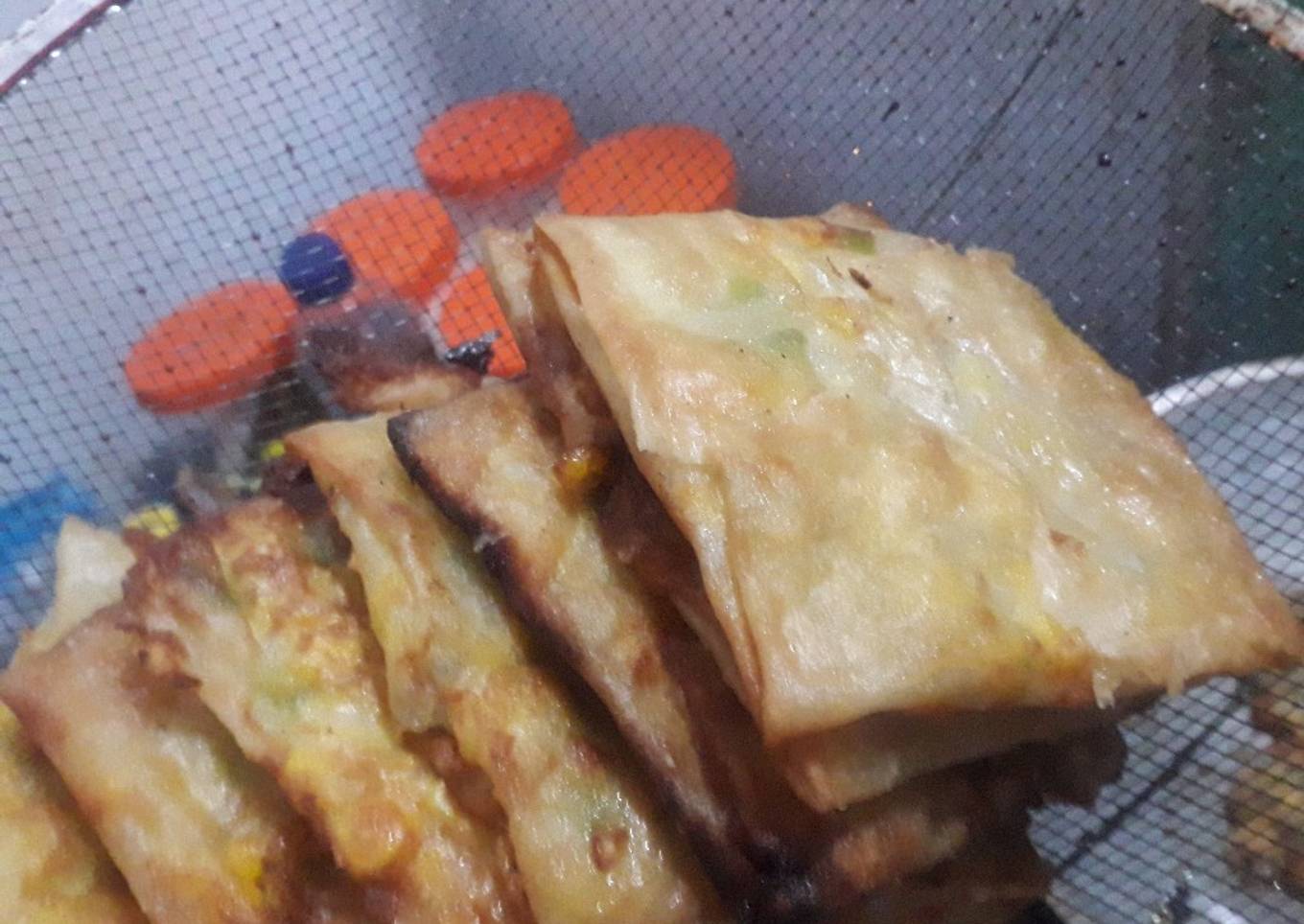 105. Lumpia isi jagung