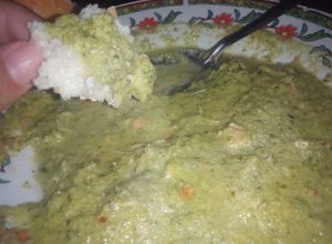 Una foto de Mole verde con pollo