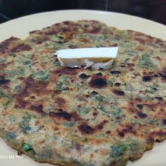 A picture of Fenugreek Paratha.