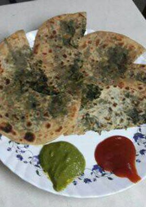 पालक पराठा (Palak paratha recipe in hindi) रेसिपी मुख्य फोटो