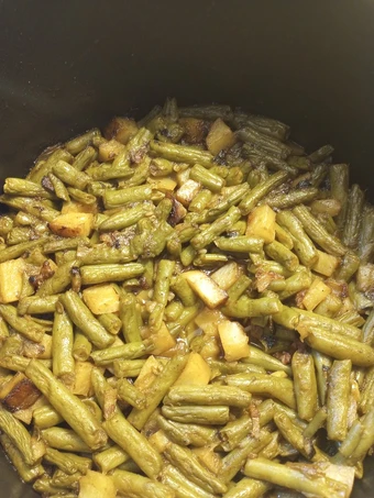 Easy Way Make Recipe Burnt Onions with Green Beans and Potatoes that is So Delicious, Addictive}