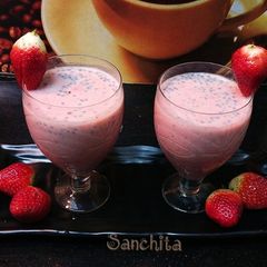 A picture of Banana Strawberry Sabja Smoothie.