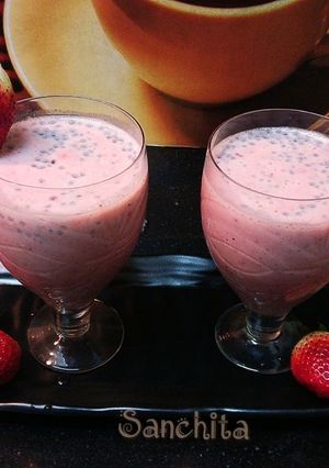A picture of Banana Strawberry Sabja Smoothie.