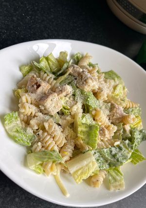 Una foto de Ensalada de Pasta César 🥗