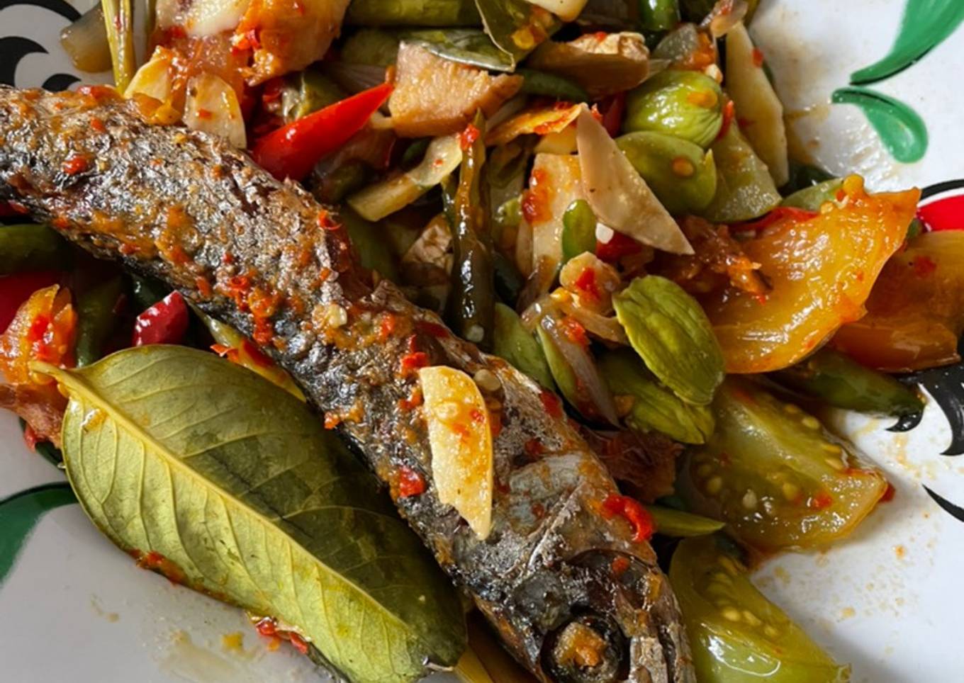 Ikan cue sambal warna warni