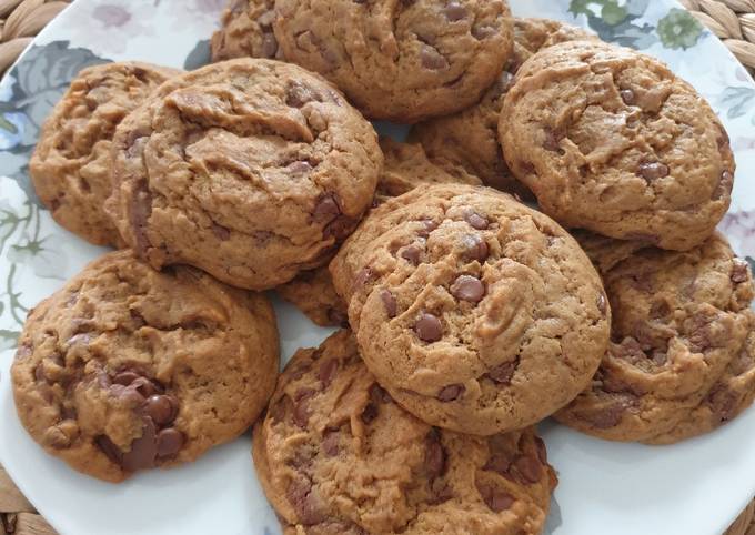 Soft Baked Chewy Chocolate Chip Cookies