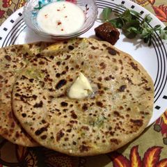 A picture of PaneerMethiStuffedParatha.