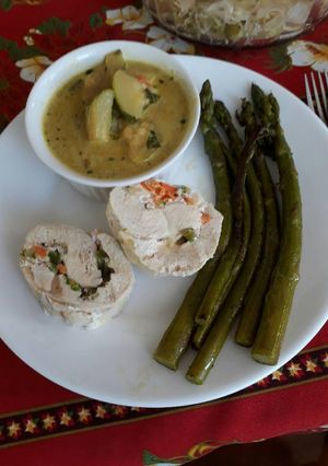 Una foto de Rollo de pollo y zapallo italiano al curry